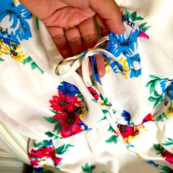 LOVE TREE FLIRTY FLORAL PRINT 3/4 SLEEVE ROMPER SIZE MEDIUM 🌟EUC🌟 - Picture 8 of 16